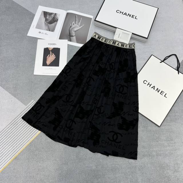 高品质chanel2024春夏新款logo字母图案植绒半裙 提花橡筋腰 百搭时尚单品黑色sml